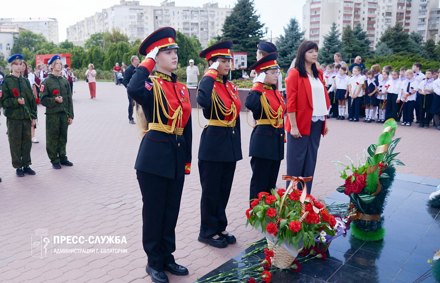 Евпаторийские школьники заступили на «Вахту памяти»